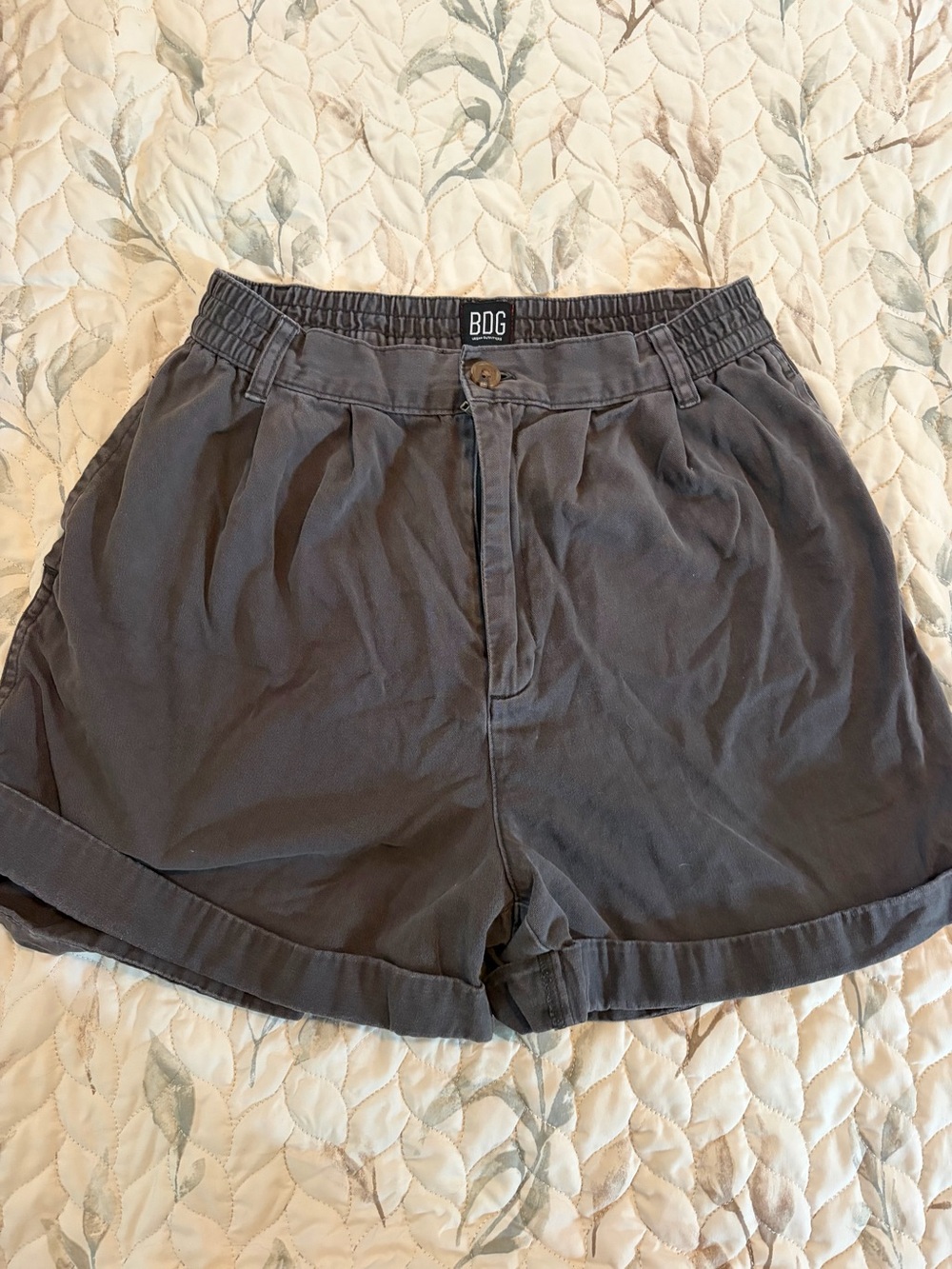 BDG High-Waist Pleated Casual Shorts in Charcoal